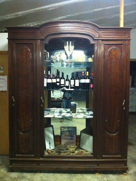 Bodega Masía Esplanes y su armario de vinos