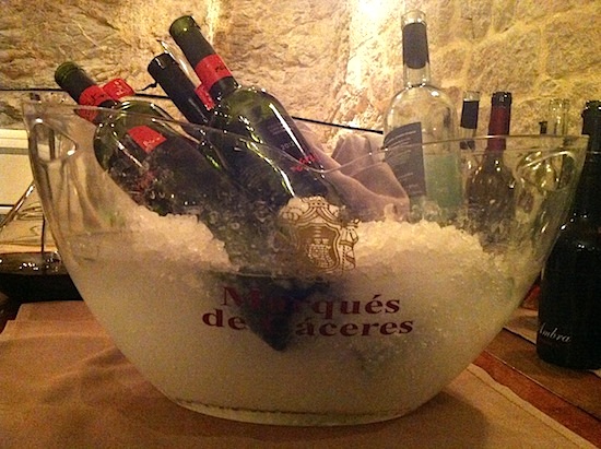 Cubitera Marqués de Cáceres con vinos de Croacia.